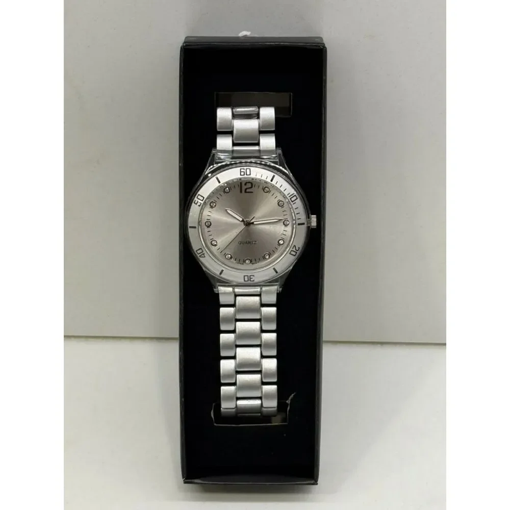 Vintage 2012 Avon Metallic Bracelet Watch Silvertone NIB Untested